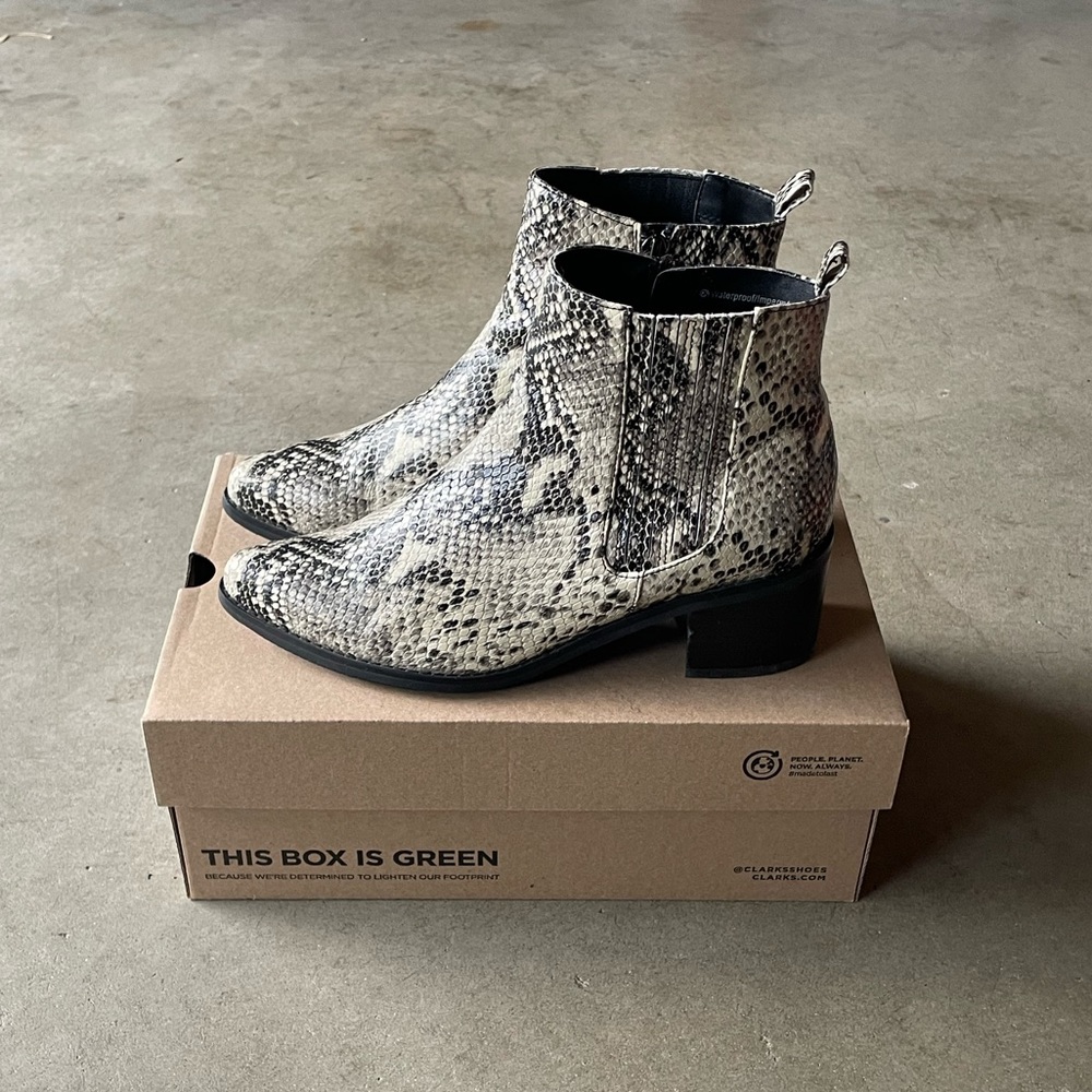 Blondo Noa Snake Pattern Leather Waterproof Pull-On Chelsea Style Boots 9 Womens